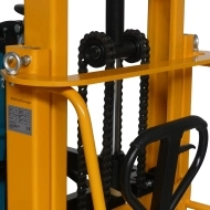 Gerbeur basculeur de fûts surbaissé Capacité 350 kg Levée 1500 mm