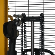 Gerbeur basculeur de fût encadrant Capacité 450 kg Levée 2100 mm
